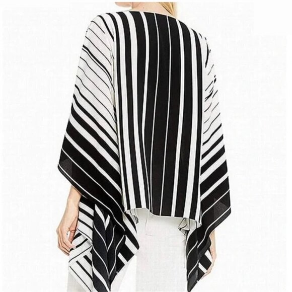 🆕 VINCE CAMUTO Linear Accordion
Striped Poncho SIZE L - Picture 2 of 8